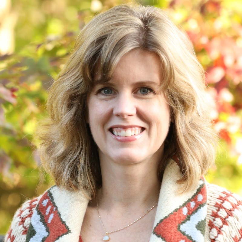 Kari Palutis's headshot